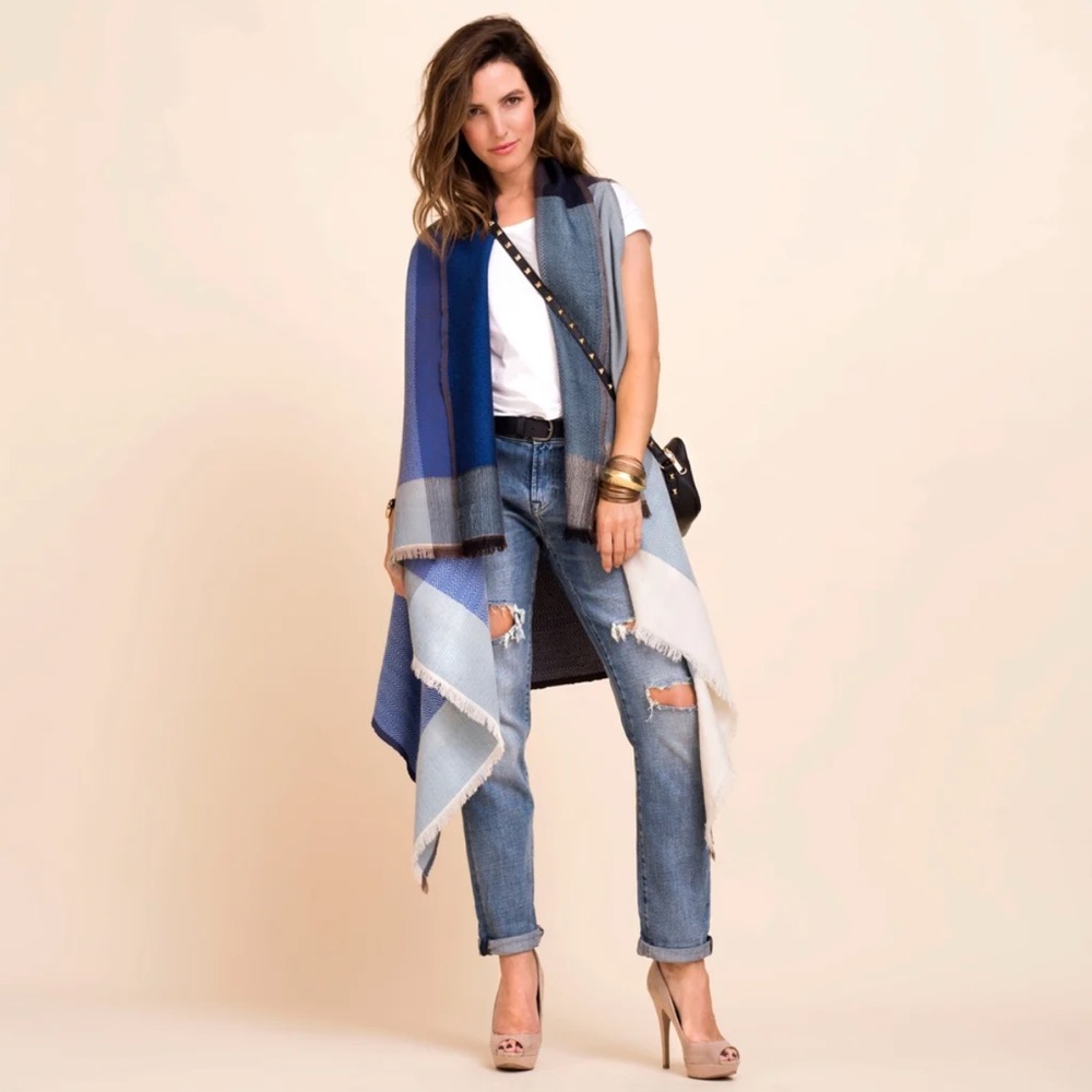 Karigar Cape Amsterdam; 15 possible ways to wear